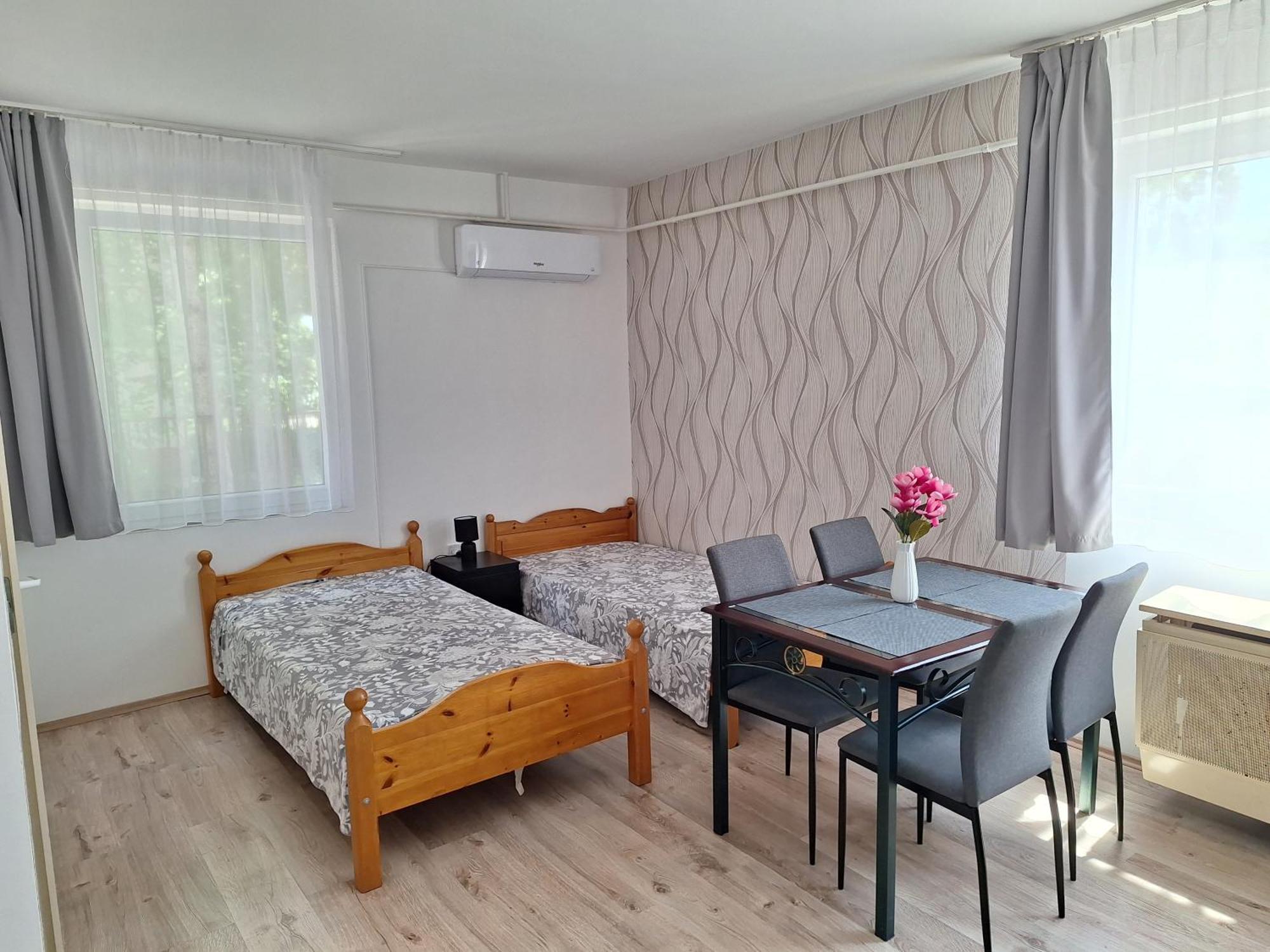 Nikolett Apartman Hajduszoboszlo Exterior photo