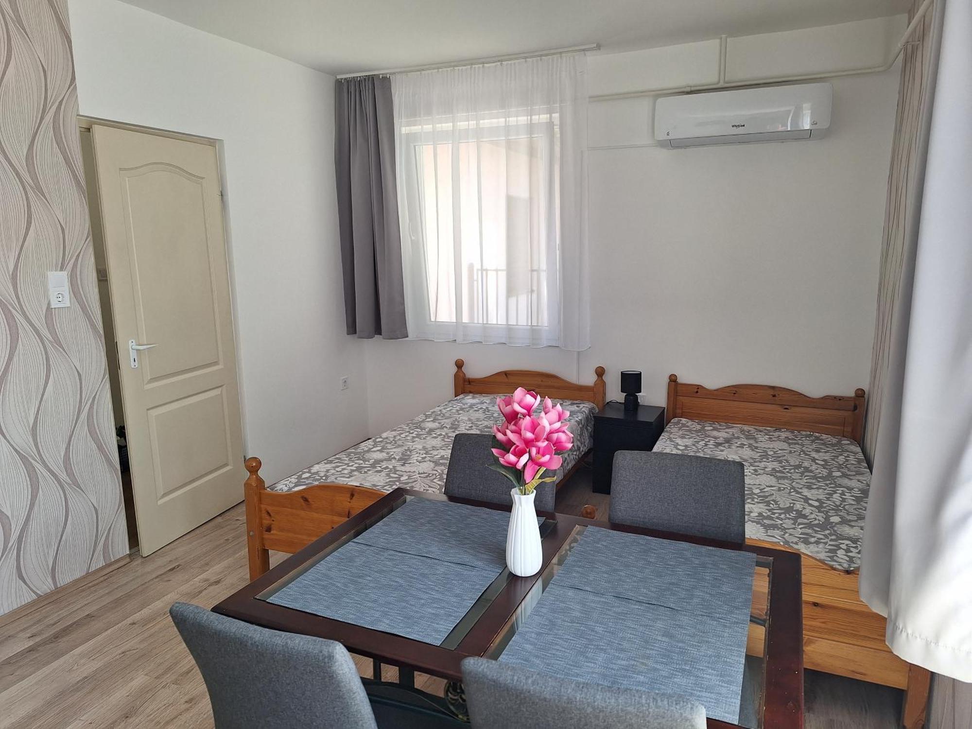 Nikolett Apartman Hajduszoboszlo Exterior photo