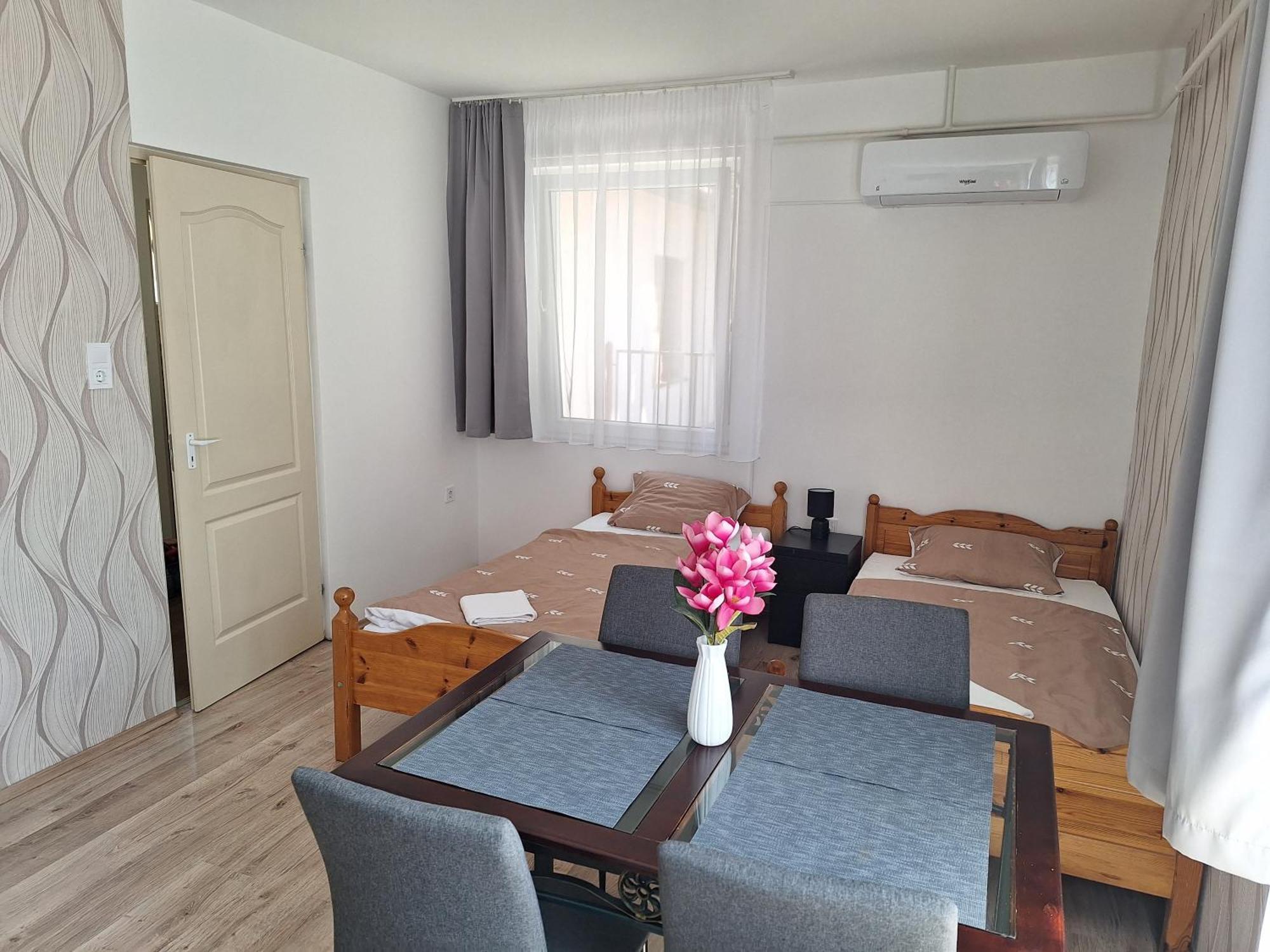 Nikolett Apartman Hajduszoboszlo Exterior photo